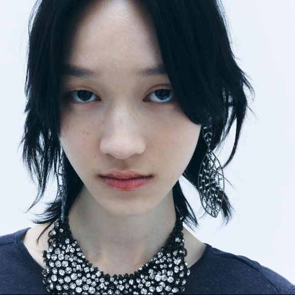 Leaf Rhinestone Drop Earrings - Picture 3 of 11